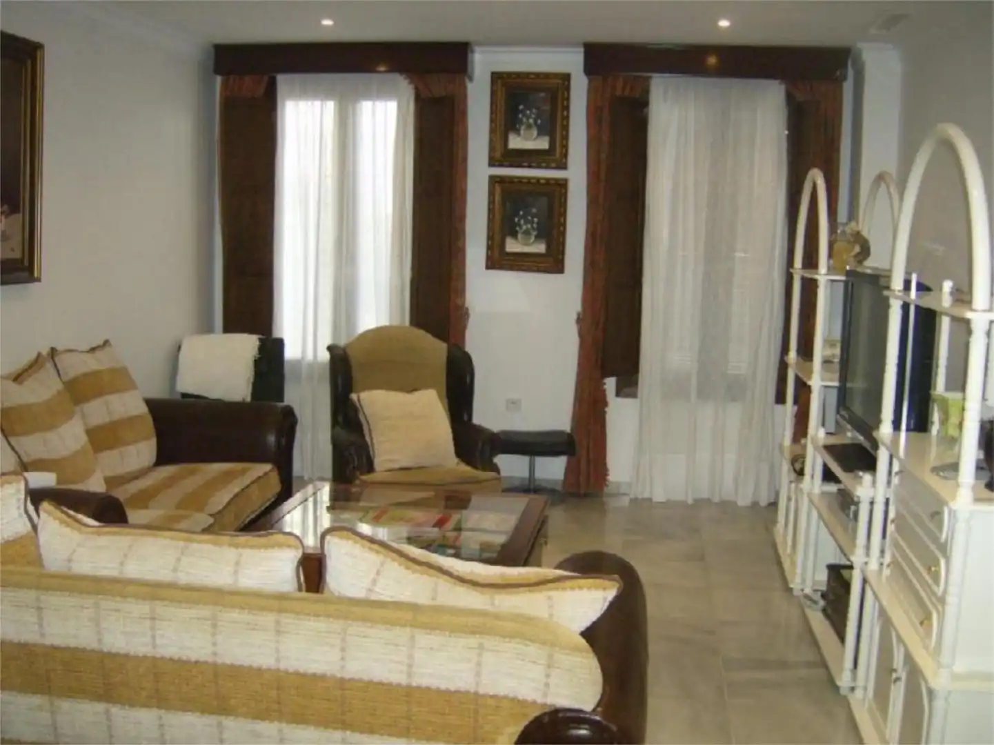 Casa adosada en venta en Calle la Reina, 33, Arcos de la Frontera Sala de estar de Casa adosada en venta en Arcos de la Frontera con Aire acondicionado, Calefacción y Terraza