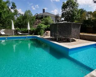 Swimming pool of House or chalet for sale in Navahermosa  with Air Conditioner, Terrace and Swimming Pool