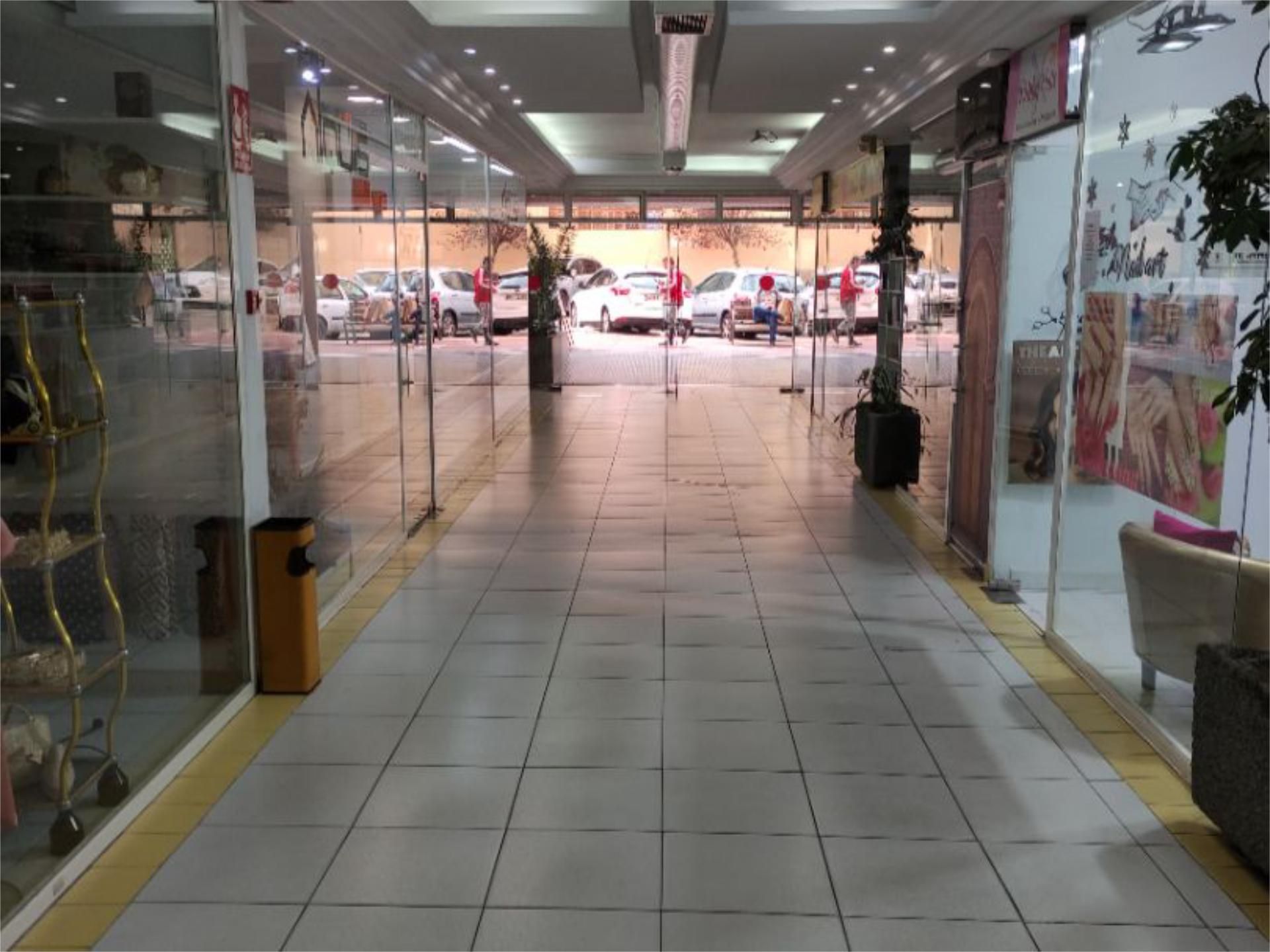 Local de lloguer a Calle de la Virgen de la Soledad, 23, Plan Sur - Amistad