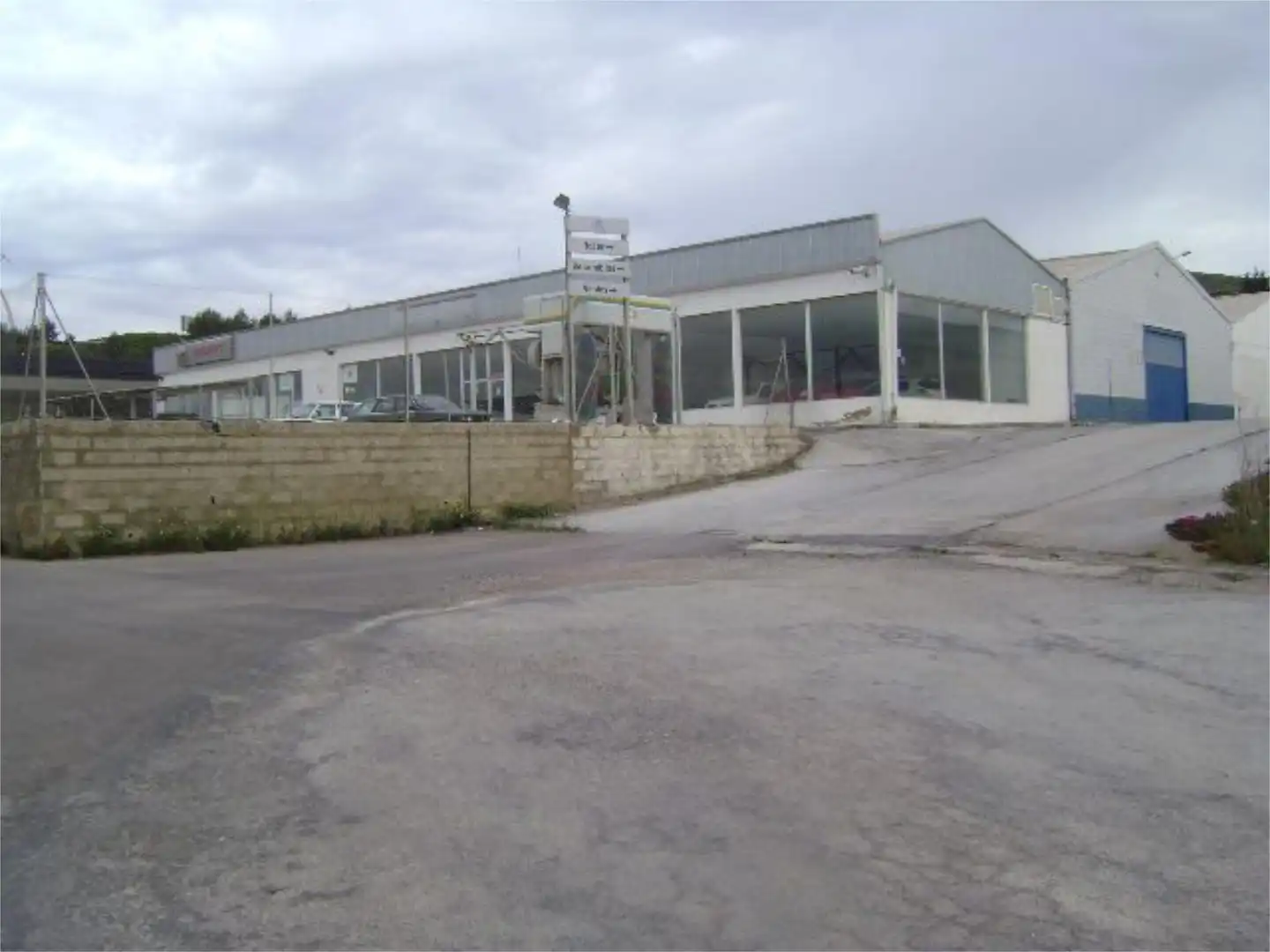Fabrikhallen zum Verkauf in Carretera Madrid-Valencia, 9, Buñol Außenansicht von Fabrikhallen zum Verkauf in Buñol mit Klimaanlage