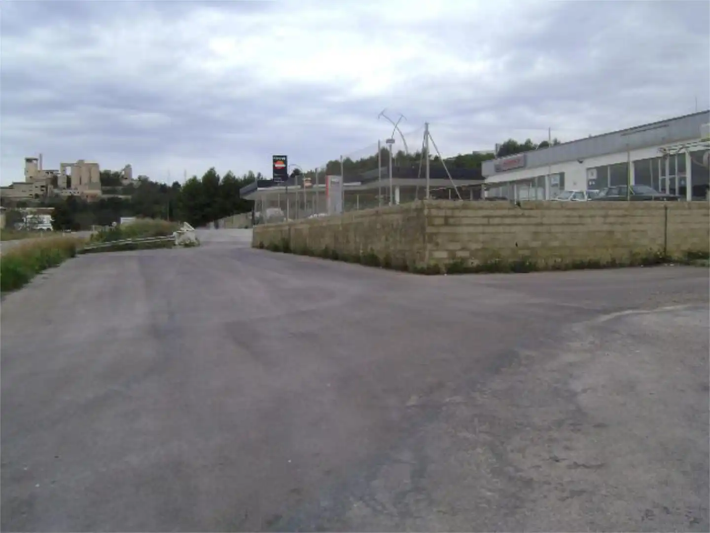 Fabrikhallen zum Verkauf in Carretera Madrid-Valencia, 9, Buñol Parkplatz von Fabrikhallen zum Verkauf in Buñol mit Klimaanlage