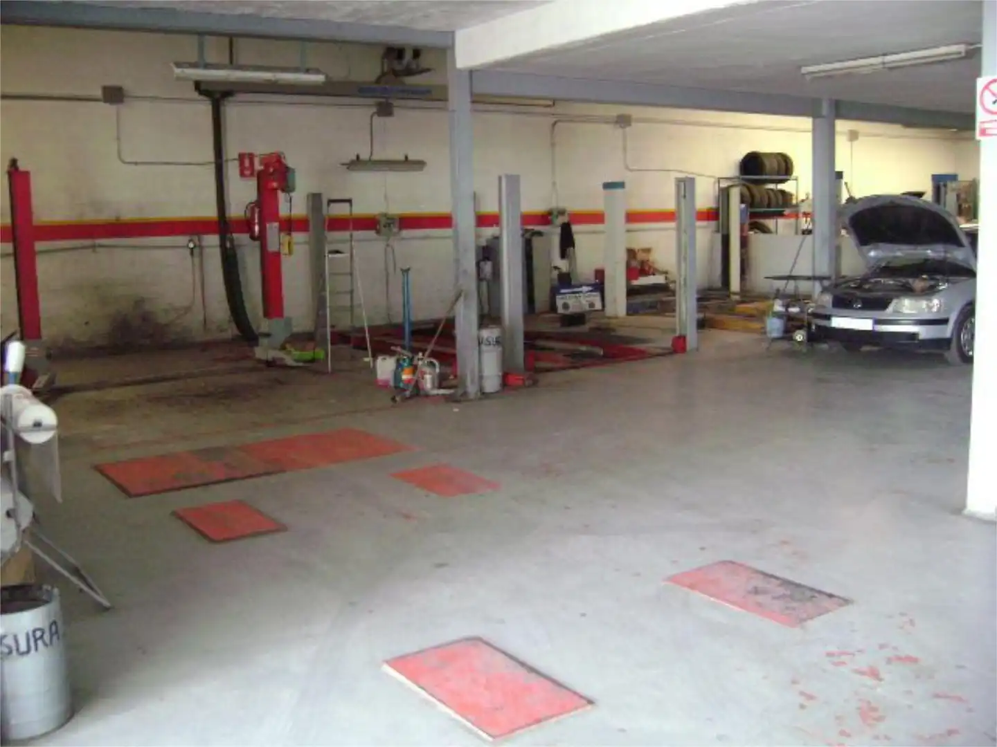 Fabrikhallen zum Verkauf in Carretera Madrid-Valencia, 9, Buñol Parkplatz von Fabrikhallen zum Verkauf in Buñol mit Klimaanlage