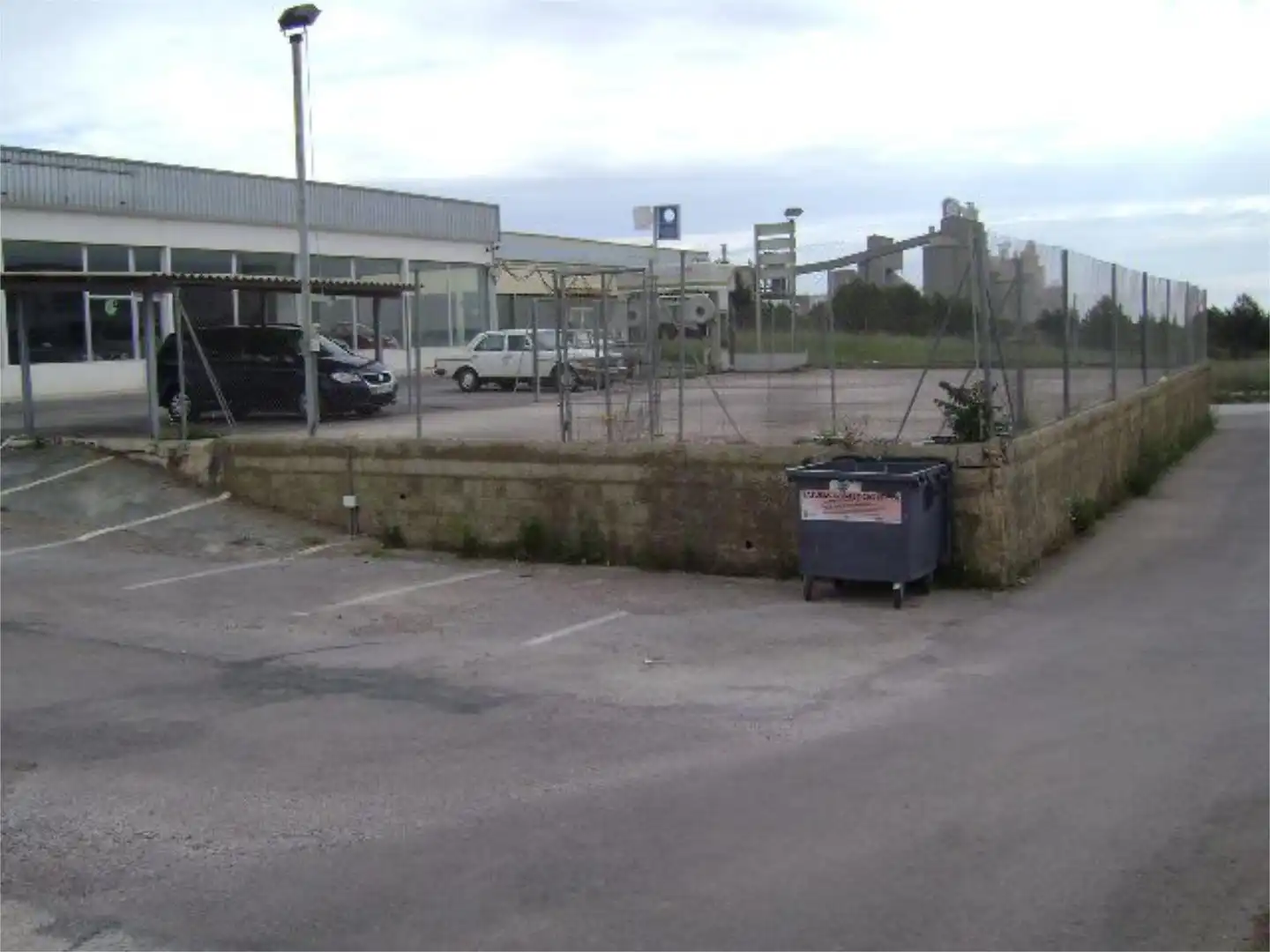 Fabrikhallen zum Verkauf in Carretera Madrid-Valencia, 9, Buñol Parkplatz von Fabrikhallen zum Verkauf in Buñol mit Klimaanlage