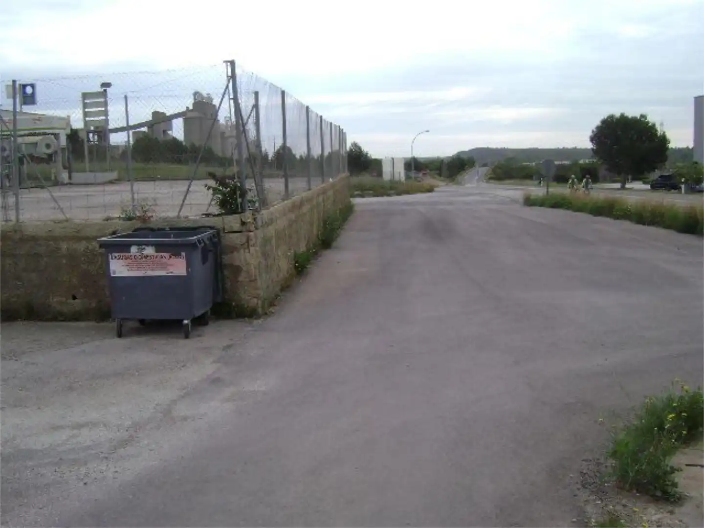 Fabrikhallen zum Verkauf in Carretera Madrid-Valencia, 9, Buñol Parkplatz von Fabrikhallen zum Verkauf in Buñol mit Klimaanlage