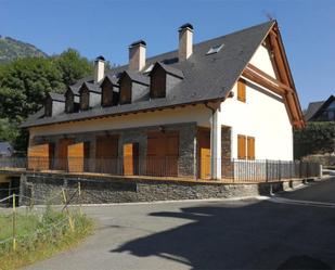 Exterior view of Single-family semi-detached for sale in Les