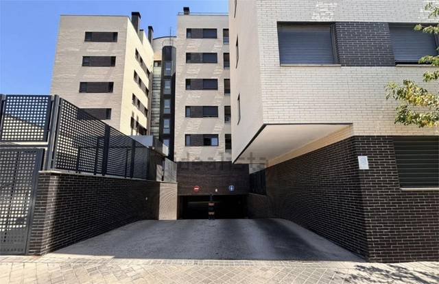 Garaje en Alquiler en Calle Mariana Pineda, 1T en Urbanizaciones