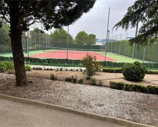 Aparcament de Casa adosada en venda en Villarrobledo amb Piscina