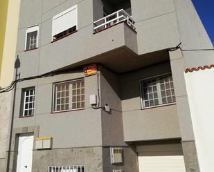 Exterior view of Flat for sale in Santa Lucía de Tirajana  with Air Conditioner, Terrace and Balcony