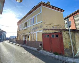 Vista exterior de Casa adosada en venda en Avilés