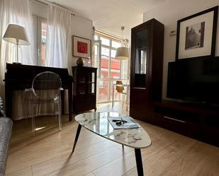 Living room of Flat to rent in  Madrid Capital  with Air Conditioner, Heating and Parquet flooring