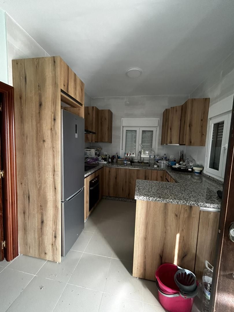 Cuina de Casa o xalet de lloguer en Los Palacios y Villafranca amb Aire condicionat, Calefacció i Jardí privat