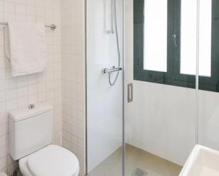 Bathroom of Apartment to rent in  Madrid Capital  with Air Conditioner and Balcony