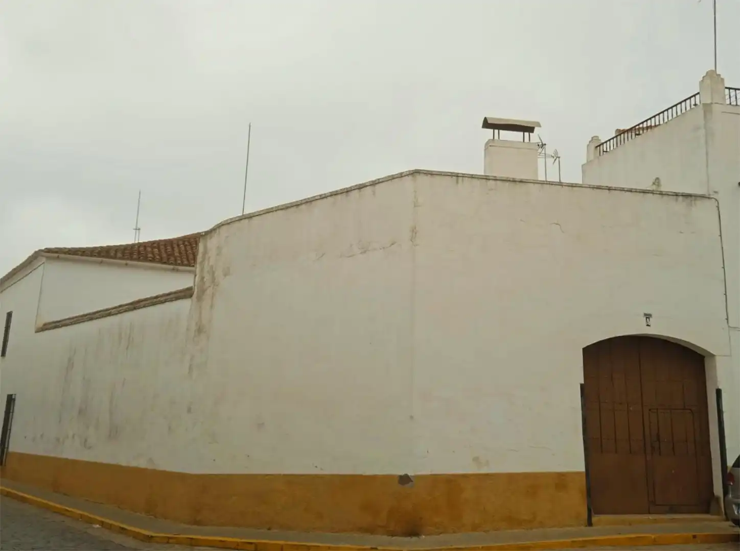 Außenansicht von Einfamilien-Reihenhaus zum Verkauf in Valencia del Ventoso mit Abstellraum und Balkon