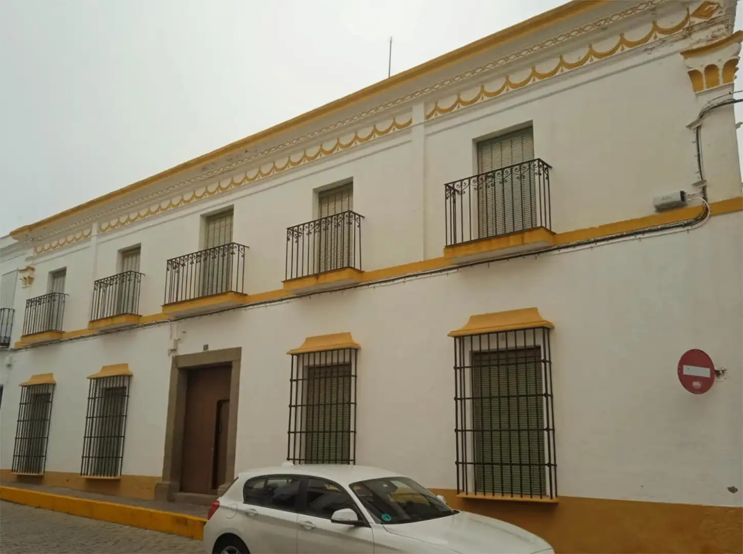 Außenansicht von Einfamilien-Reihenhaus zum Verkauf in Valencia del Ventoso mit Abstellraum und Balkon