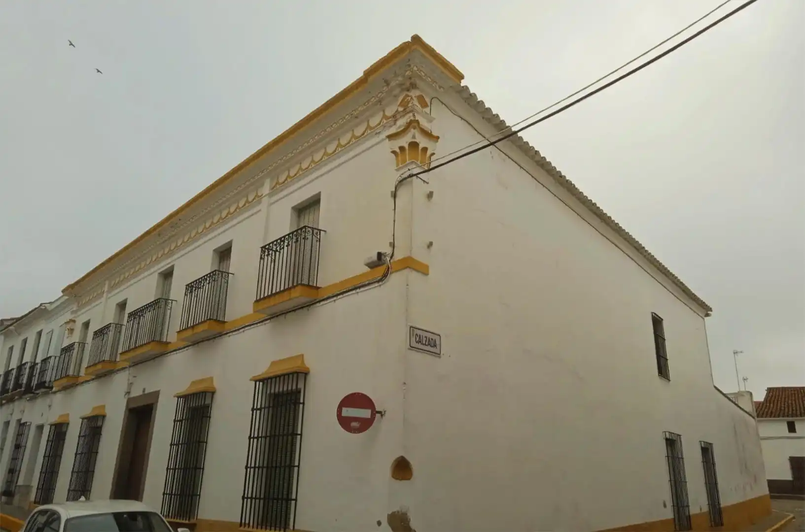 Außenansicht von Einfamilien-Reihenhaus zum Verkauf in Valencia del Ventoso mit Abstellraum und Balkon