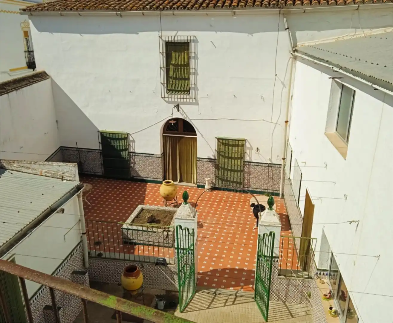 Außenansicht von Einfamilien-Reihenhaus zum Verkauf in Valencia del Ventoso mit Abstellraum und Balkon