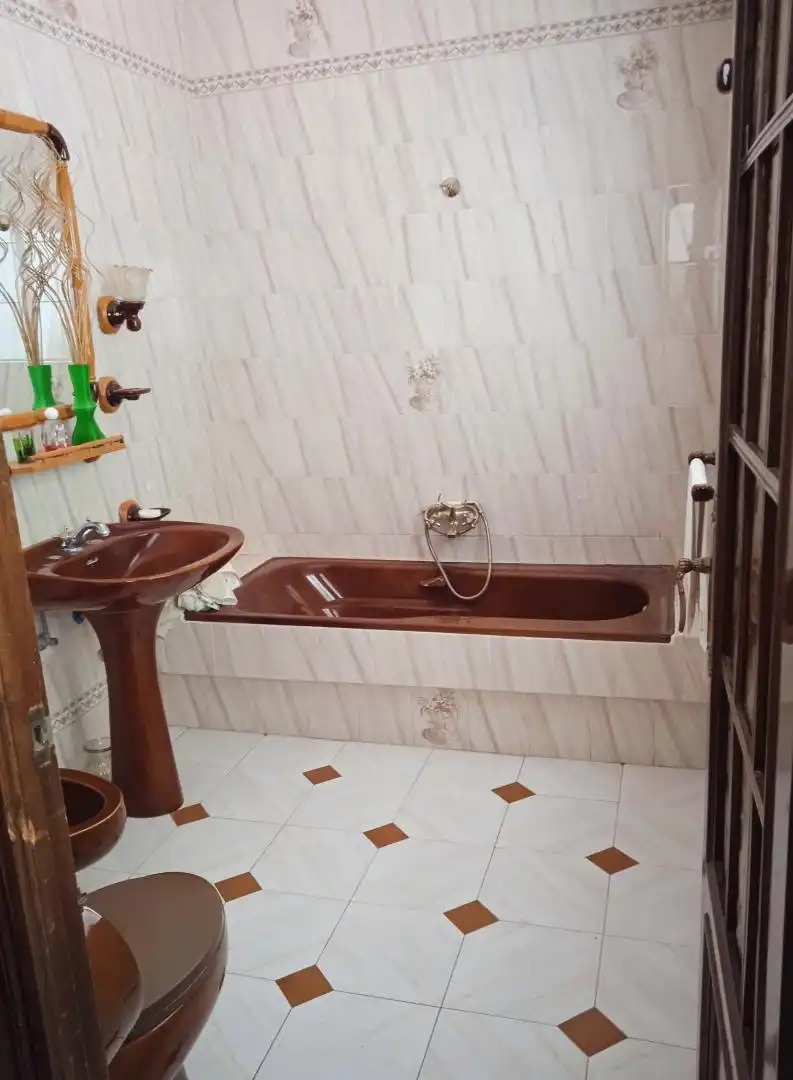 Badezimmer von Einfamilien-Reihenhaus zum Verkauf in Valencia del Ventoso mit Abstellraum und Balkon