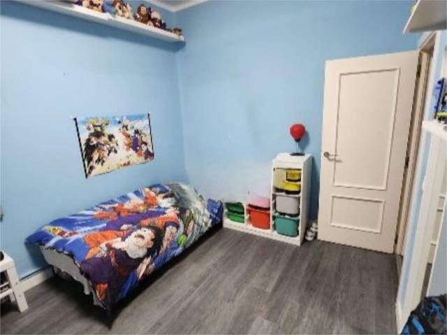 Piso en Venta en Calle del Clavel, 10 en Flores