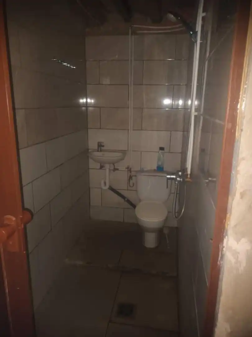 Badezimmer von Einfamilien-Reihenhaus zum Verkauf in La Granja d'Escarp mit Möbliert, Waschmaschine und Balkon