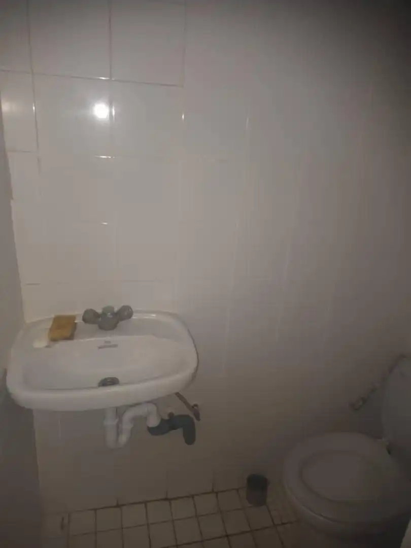 Badezimmer von Einfamilien-Reihenhaus zum Verkauf in La Granja d'Escarp mit Möbliert, Waschmaschine und Balkon