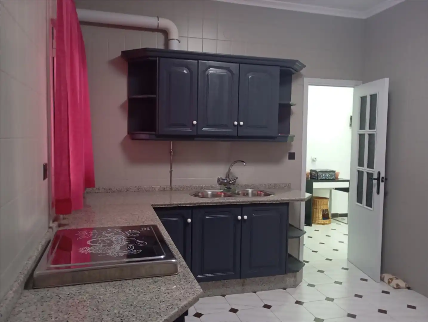 Casa adosada en venta en Calle Nueva, 24, Medellín Cocina de Casa adosada en venta en Medellín con Aire acondicionado, Calefacción y Jardín privado