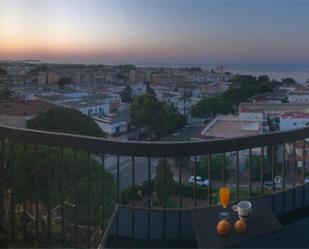 Vista exterior de Pis en venda en Cambrils amb Aire condicionat, Terrassa i Piscina