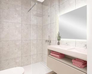 Bathroom of Flat for sale in Elche / Elx  with Air Conditioner, Terrace and Swimming Pool