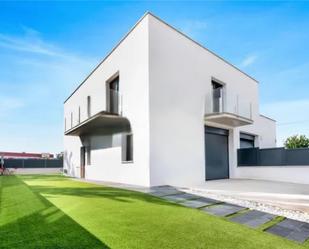 Vista exterior de Casa o xalet en venda en Taradell amb Aire condicionat, Terrassa i Balcó