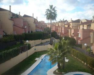 Jardí de Pis de lloguer en Tomares amb Terrassa i Piscina