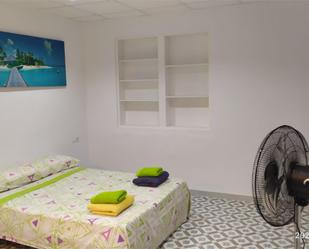 Bedroom of Flat to share in Deltebre