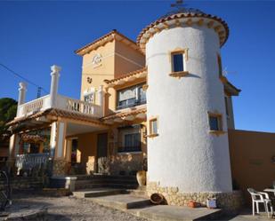 Vista exterior de Casa o xalet de lloguer en Castalla amb Aire condicionat, Calefacció i Jardí privat