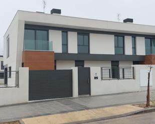 Exterior view of House or chalet for sale in Villaviciosa de Odón  with Air Conditioner and Terrace