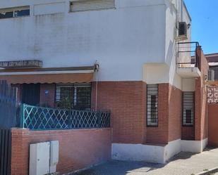 Exterior view of Single-family semi-detached to rent in Almensilla  with Air Conditioner, Terrace and Balcony