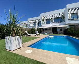 Swimming pool of Single-family semi-detached for sale in Puerto Real