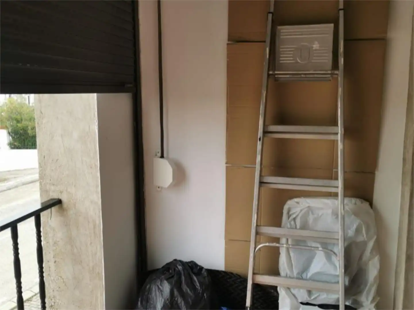 Wohnung zum Verkauf in Villa del Rey mit Klimaanlage, Terrasse und Abstellraum