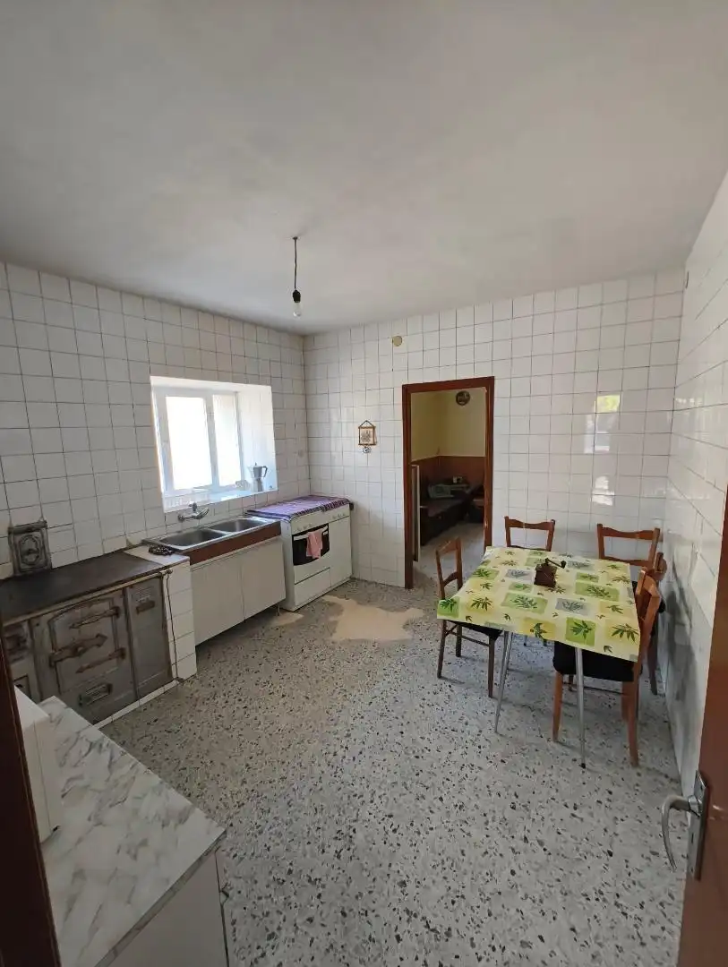 Casa o xalet en venda a Barrio Bajo, 79, Requejo Cuina de Casa o xalet en venda en Requejo