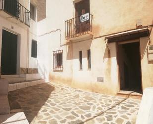 Vista exterior de Casa adosada en venda en El Valle amb Terrassa i Balcó