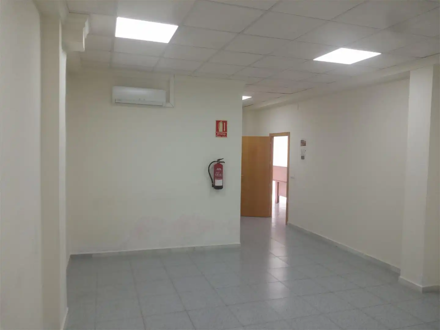 Local de alquiler en Calle Nueva Sur, 32, San Isidro - Campohermoso Local de alquiler en Níjar con Aire acondicionado y Amueblado