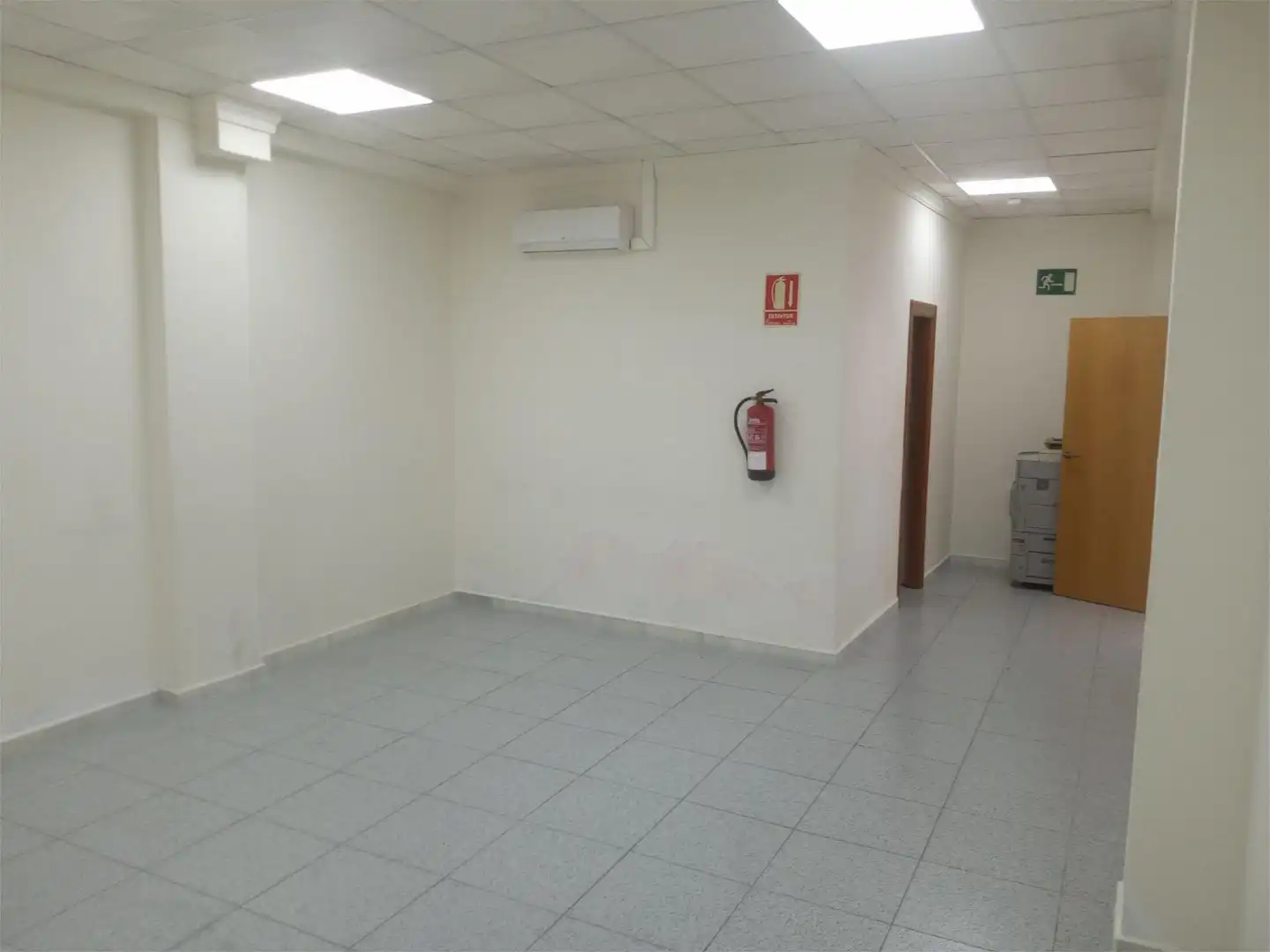 Local de alquiler en Calle Nueva Sur, 32, San Isidro - Campohermoso Local de alquiler en Níjar con Aire acondicionado y Amueblado