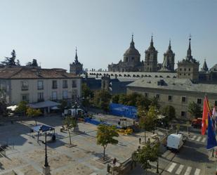 Exterior view of Flat for sale in San Lorenzo de El Escorial  with Balcony