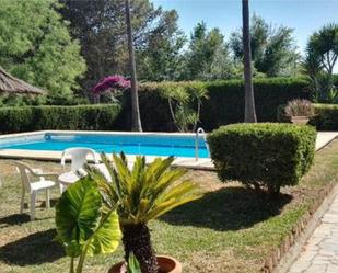 Piscina de Casa adosada de lloguer en Alcalá de Guadaira amb Piscina