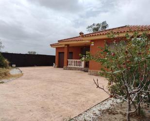 Exterior view of House or chalet for sale in El Casar de Escalona  with Air Conditioner, Swimming Pool and Balcony