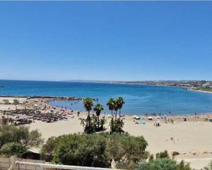 Vista exterior de Pis de lloguer en Estepona amb Aire condicionat, Terrassa i Piscina