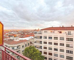 Exterior view of Flat for sale in Salamanca Capital  with Terrace and Balcony