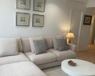 Sala d'estar de Apartament de lloguer en  Madrid Capital amb Aire condicionat