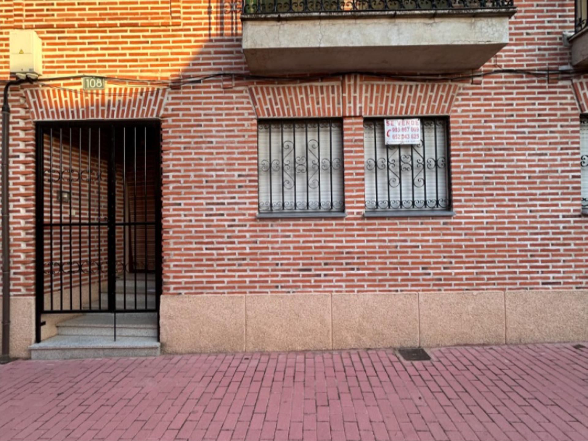 Vista exterior de Pis en venda en Alaejos amb Calefacció, Moblat i Aparcament comunitari