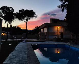 Jardí de Apartament per a compartir en Valdemorillo amb Piscina