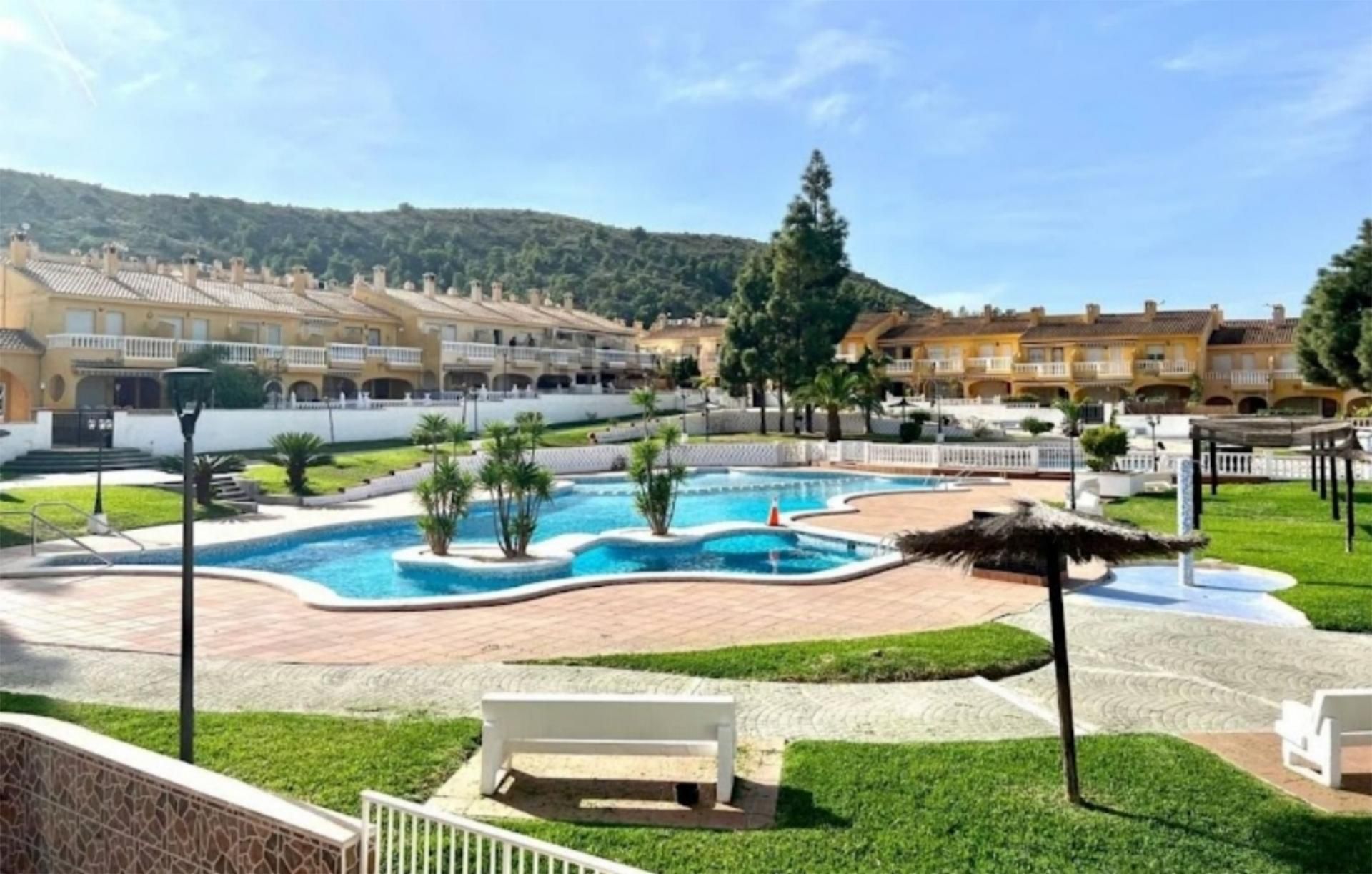 Single-family semi-detached to rent in Carrer del Rabo de les Penyes, 15, Pueblo Acantilado - Lanuza