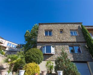 Vista exterior de Casa o xalet de lloguer en Girona Capital amb Terrassa i Balcó