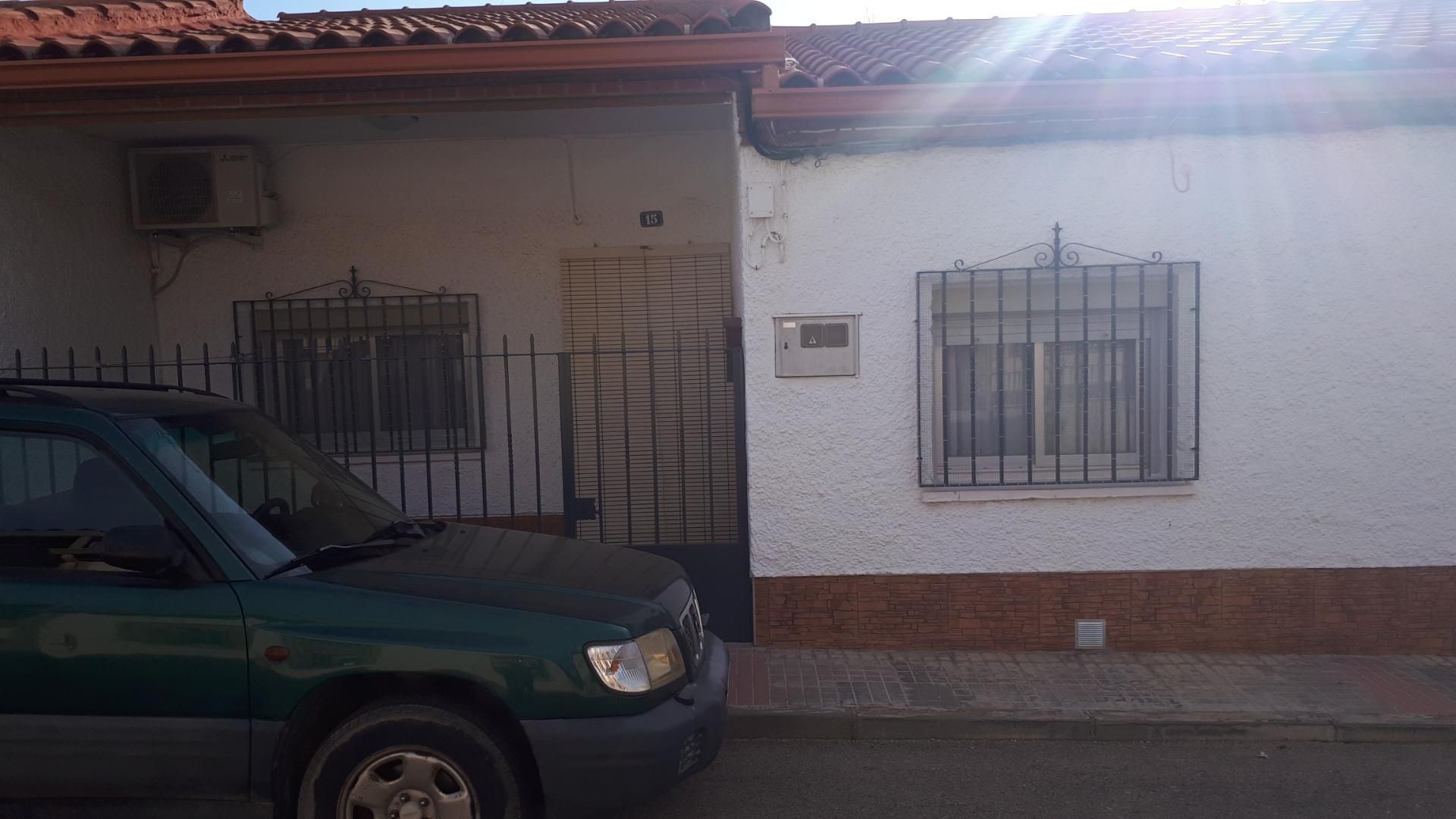 Vista exterior de Casa adosada per a compartir en Villacañas amb Aire condicionat, Calefacció i Jardí privat